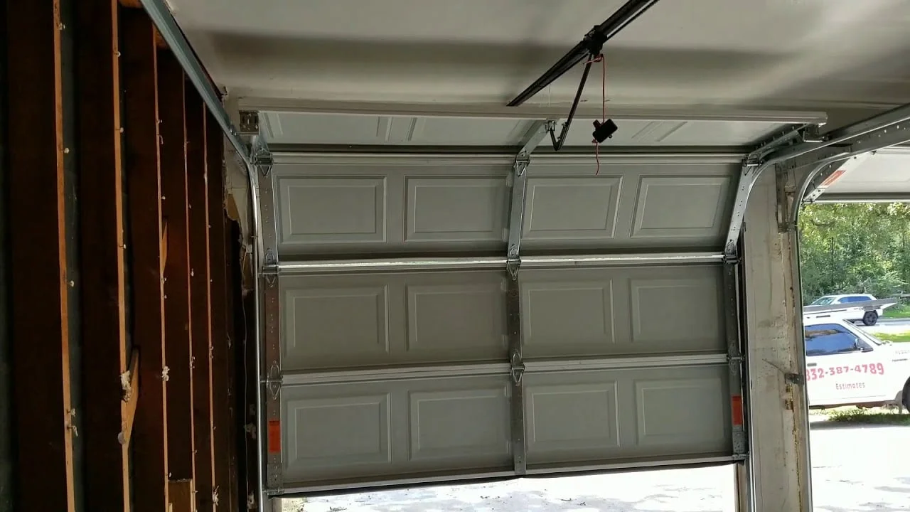 Cuánto cuesta instalar una puerta de garaje automática